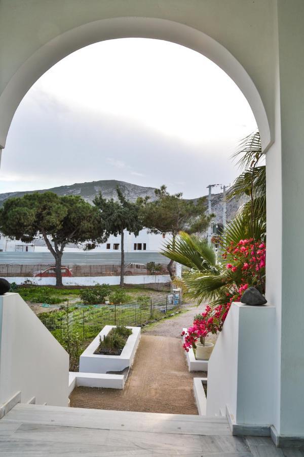 Kamari Beach Houses With Balcony And Garden Экстерьер фото