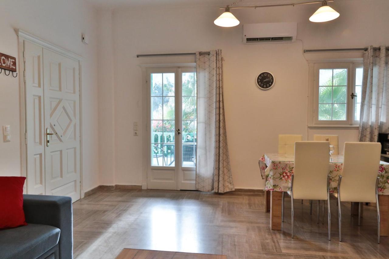 Kamari Beach Houses With Balcony And Garden Экстерьер фото