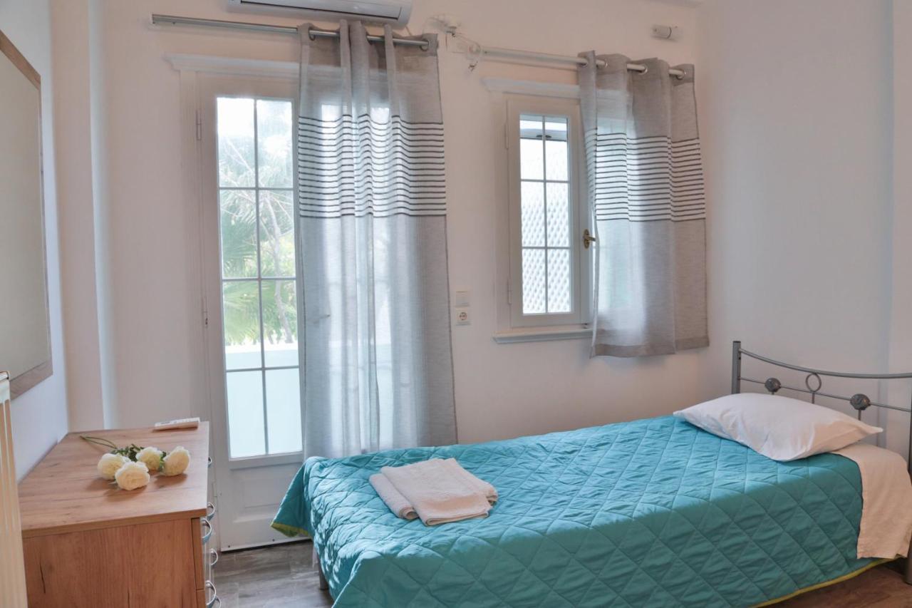 Kamari Beach Houses With Balcony And Garden Экстерьер фото