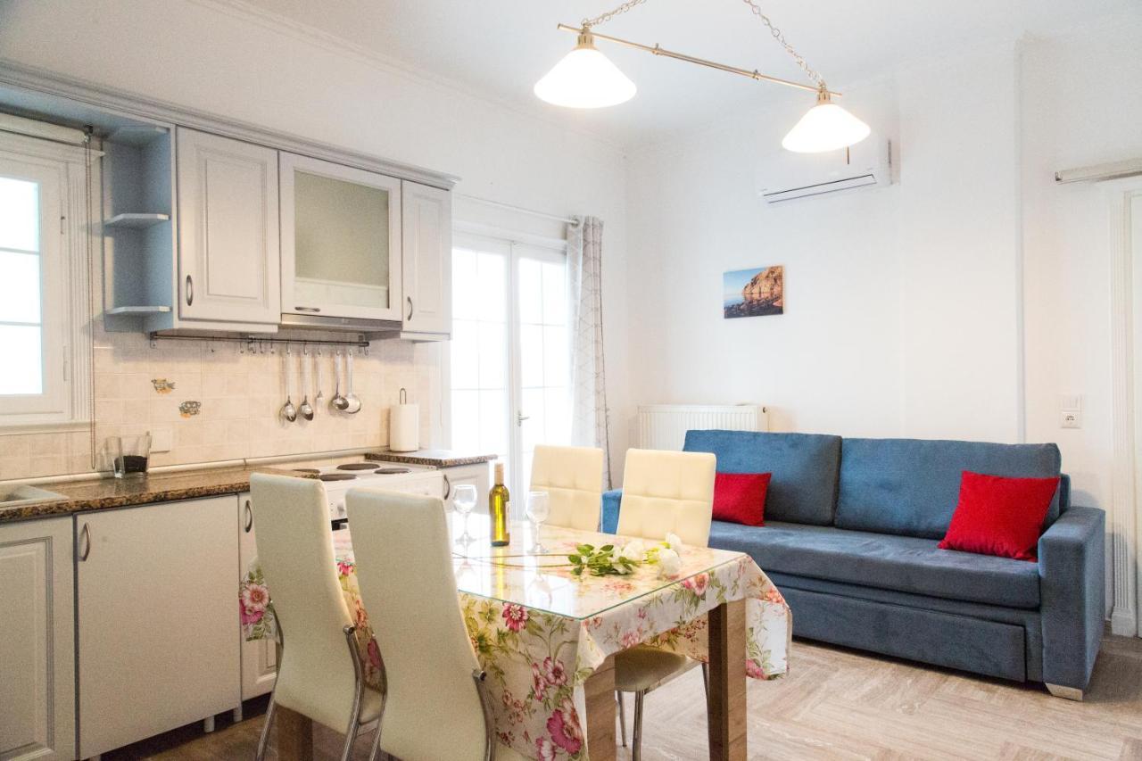 Kamari Beach Houses With Balcony And Garden Экстерьер фото