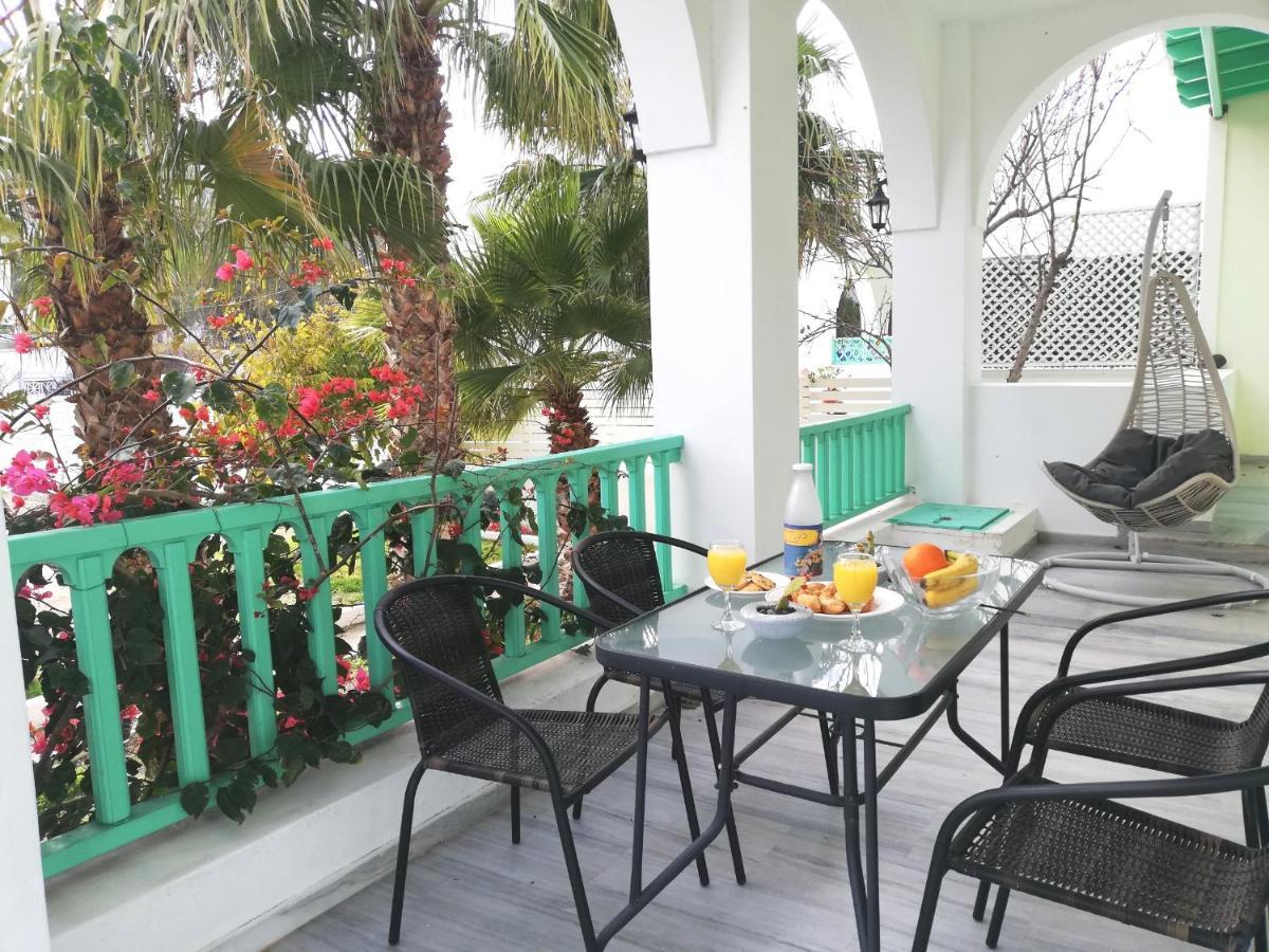 Kamari Beach Houses With Balcony And Garden Экстерьер фото