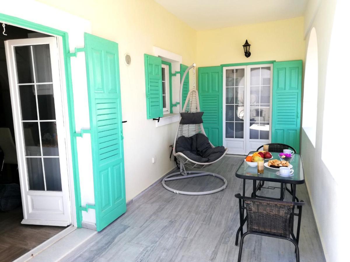 Kamari Beach Houses With Balcony And Garden Экстерьер фото