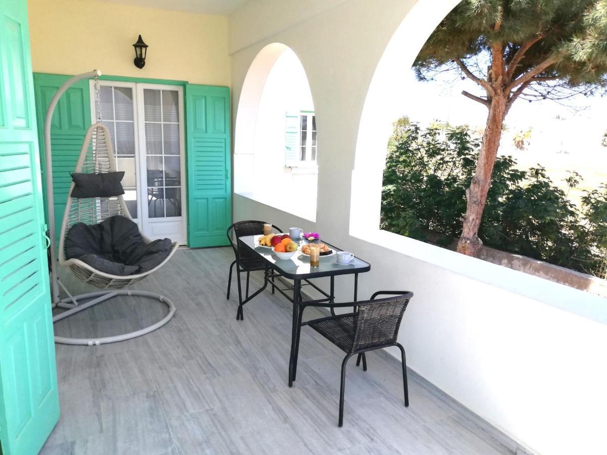 Kamari Beach Houses With Balcony And Garden Экстерьер фото