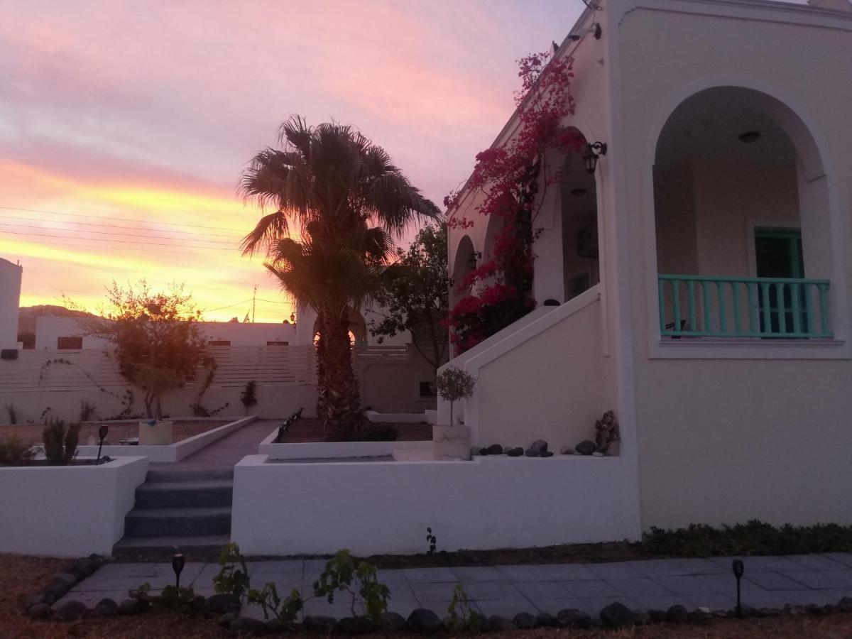 Kamari Beach Houses With Balcony And Garden Экстерьер фото