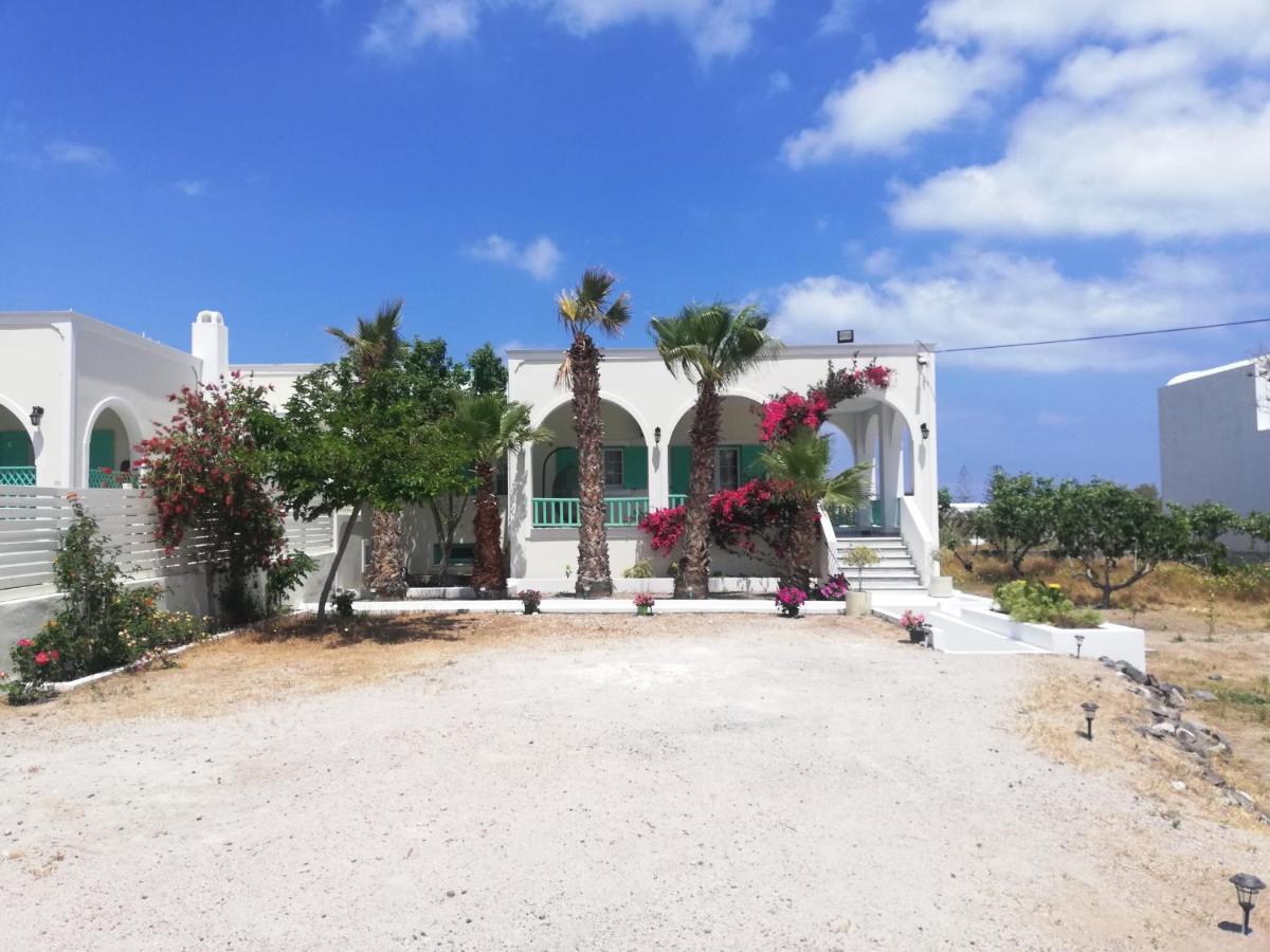 Kamari Beach Houses With Balcony And Garden Экстерьер фото