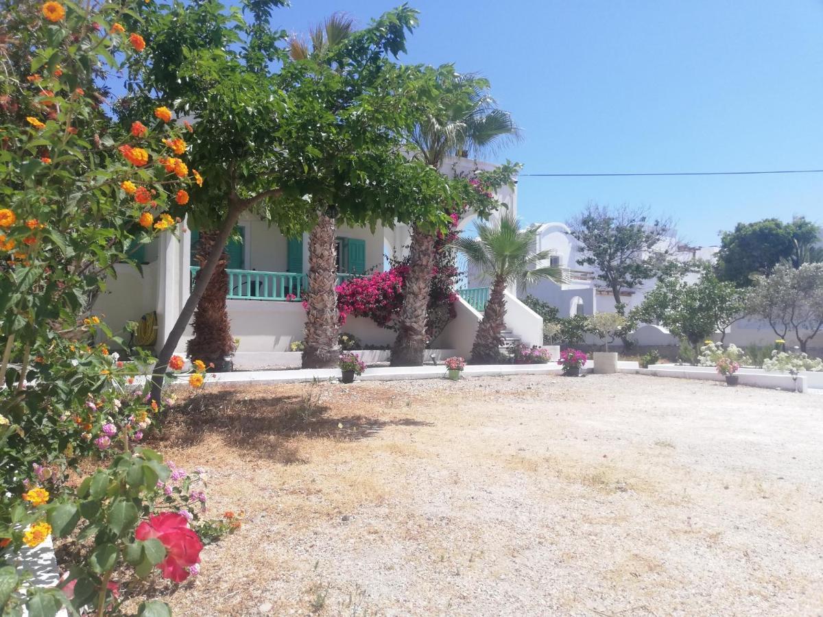 Kamari Beach Houses With Balcony And Garden Экстерьер фото