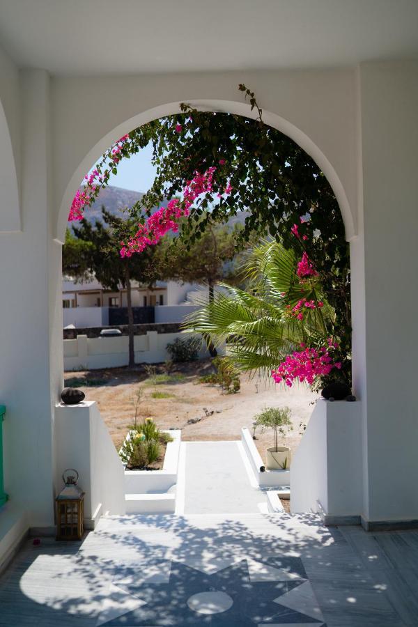 Kamari Beach Houses With Balcony And Garden Экстерьер фото