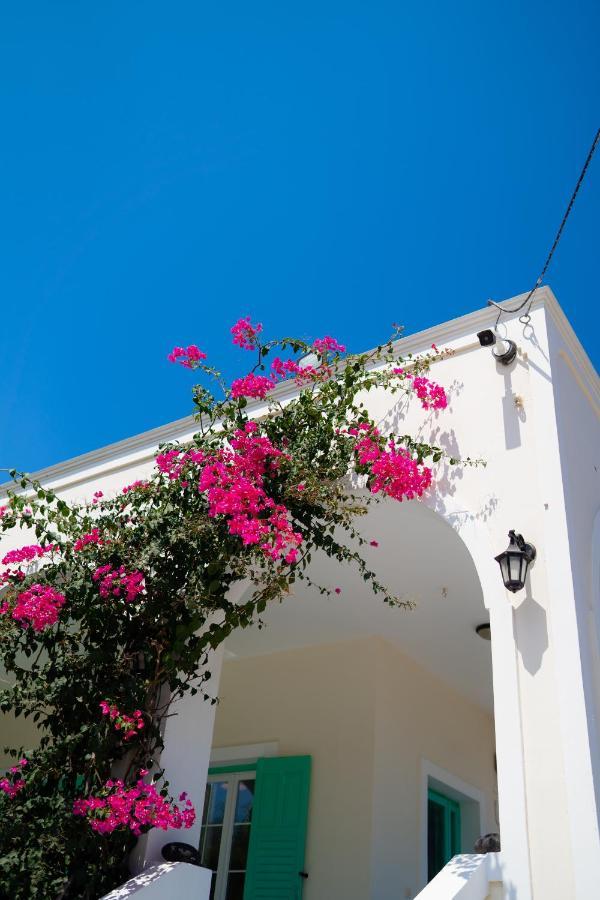 Kamari Beach Houses With Balcony And Garden Экстерьер фото