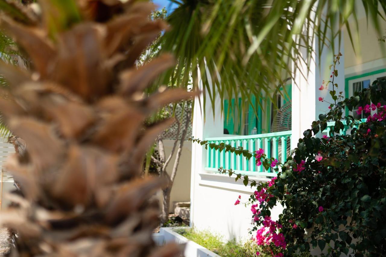Kamari Beach Houses With Balcony And Garden Экстерьер фото