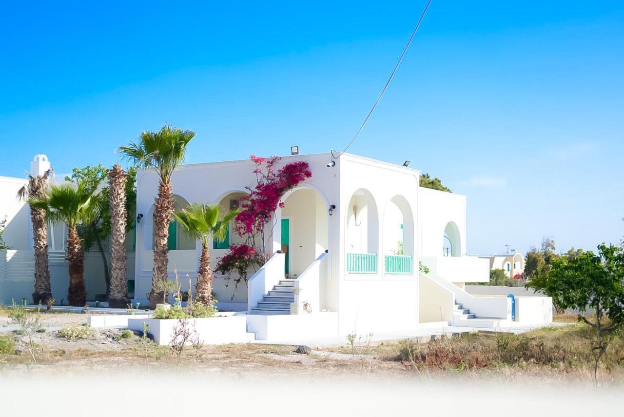 Kamari Beach Houses With Balcony And Garden Экстерьер фото