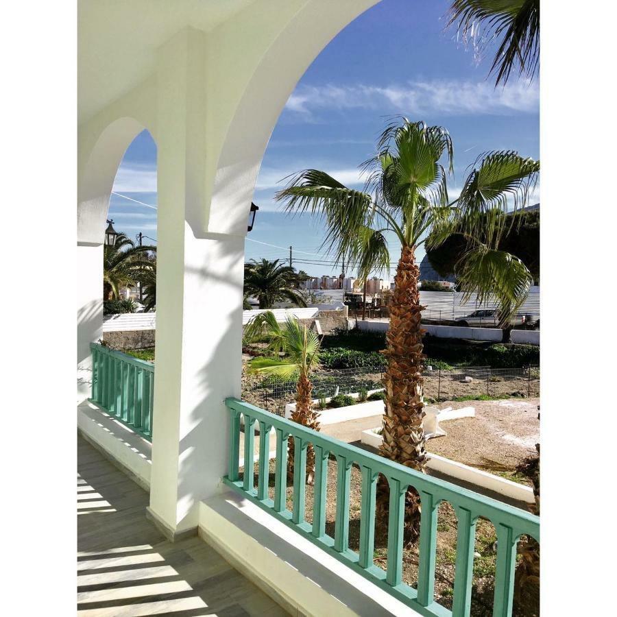 Kamari Beach Houses With Balcony And Garden Экстерьер фото