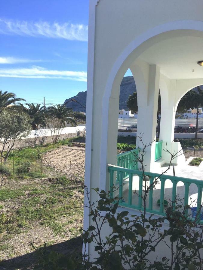 Kamari Beach Houses With Balcony And Garden Экстерьер фото