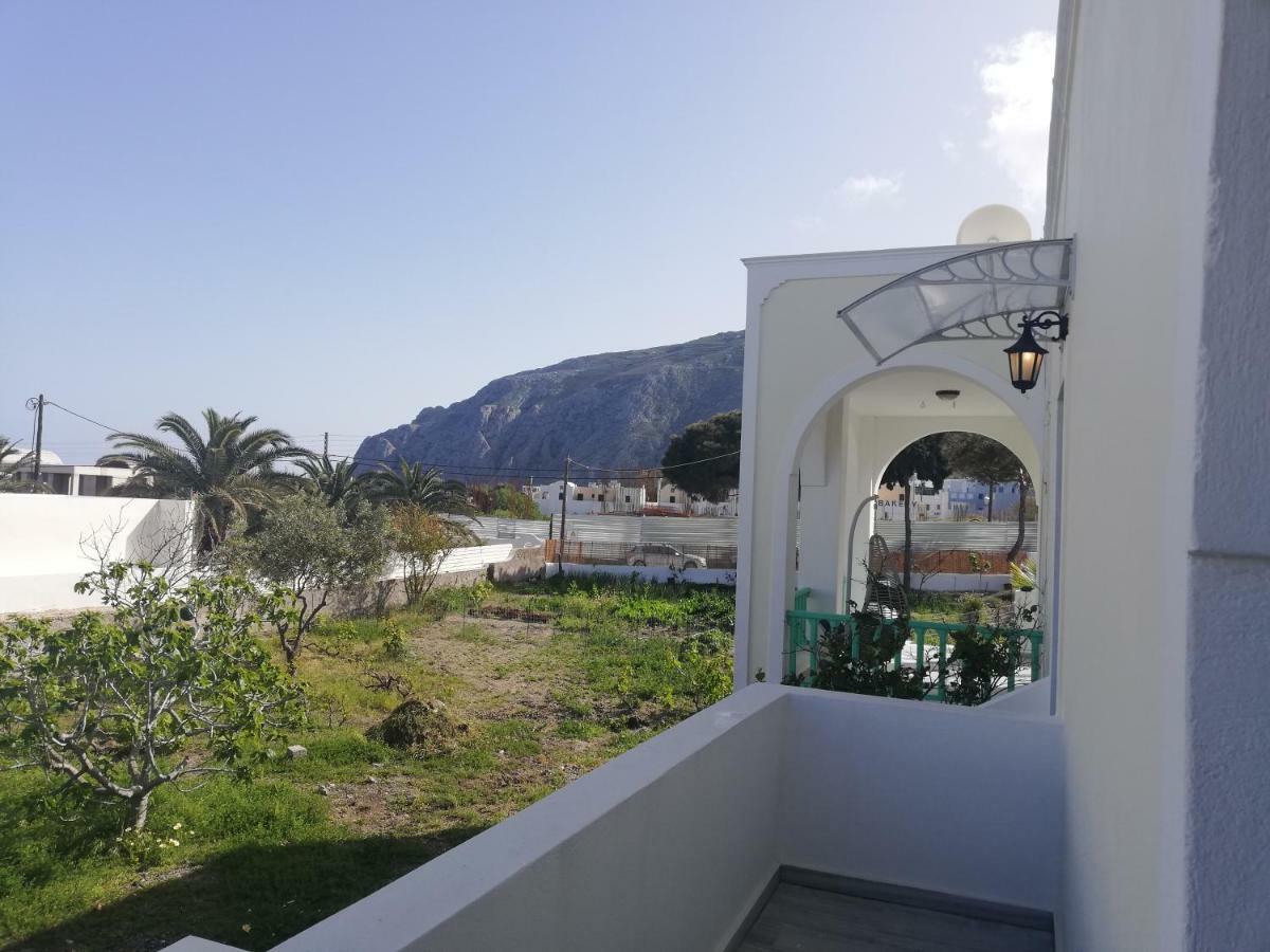 Kamari Beach Houses With Balcony And Garden Экстерьер фото