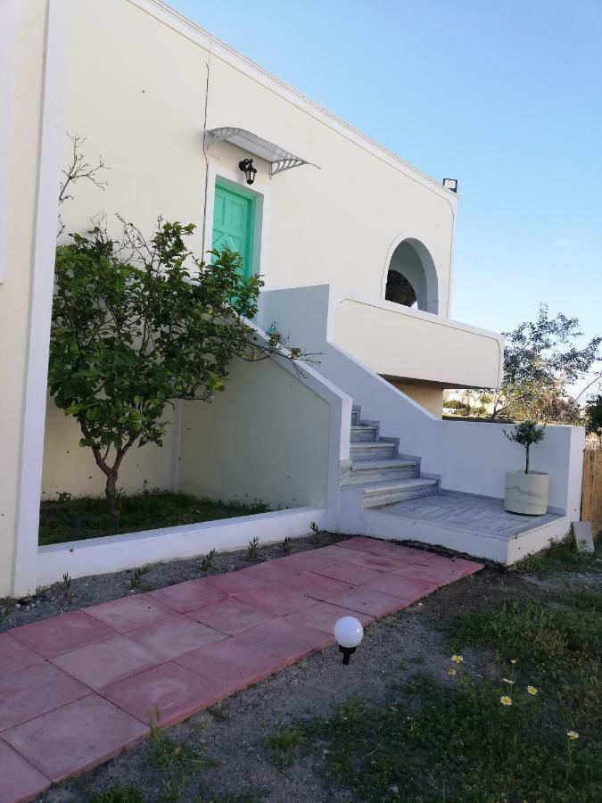 Kamari Beach Houses With Balcony And Garden Экстерьер фото